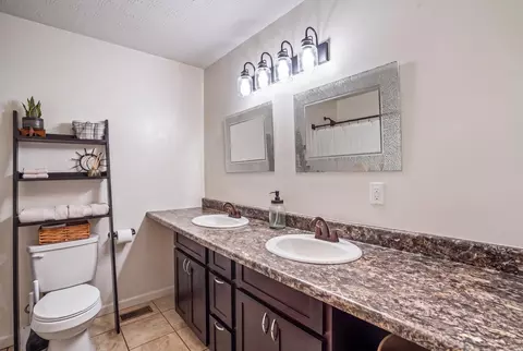 Bath - 63 Meade Ln, Eubank, KY 42567 photo 5 of 8
