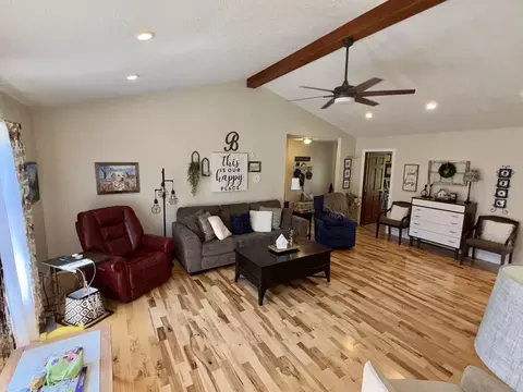 Living - 195 Reece Rd, Mayfield, KY 42066 photo 2 of 2