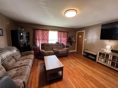 Living - 1500 S Elm St, Corbin, KY 40701 photo 1 of 2