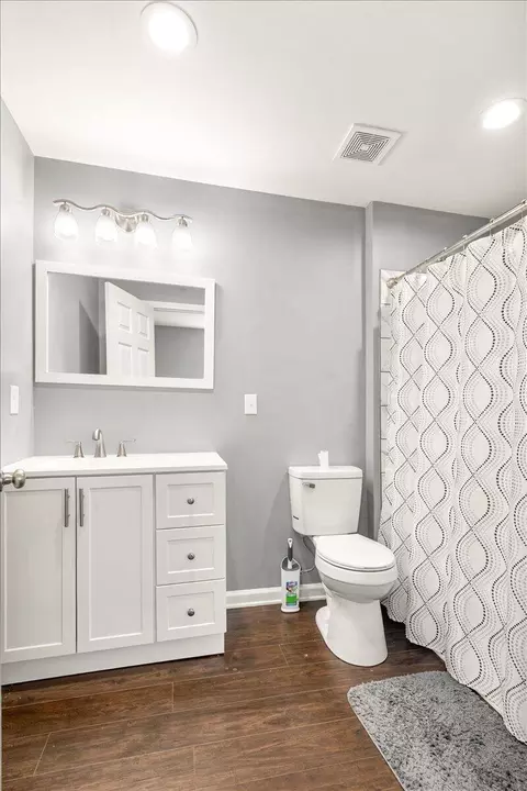 Bath - 104 W 14th St, Corbin, KY 40701 photo 1 of 2