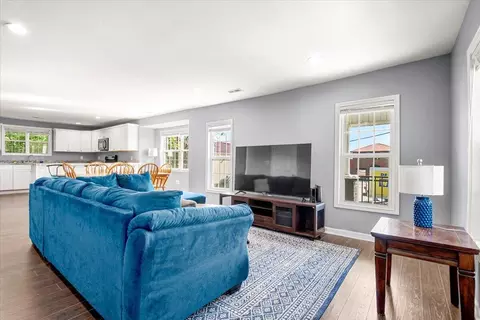 Living - 104 W 14th St, Corbin, KY 40701 photo 1 of 2