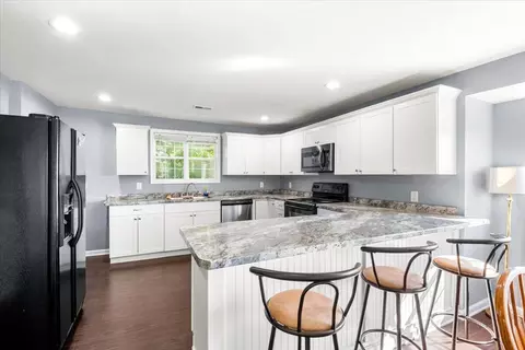 Kitchen - 104 W 14th St, Corbin, KY 40701 photo 3 of 4