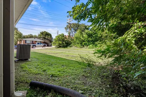 Exterior - 104 W 14th St, Corbin, KY 40701 photo 5 of 9