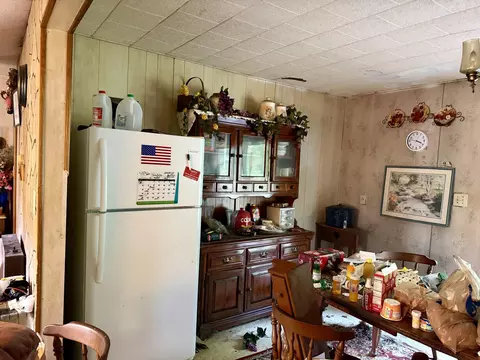 Kitchen - 335 Smallwood Rd, Stanton, KY 40380 photo 2 of 2