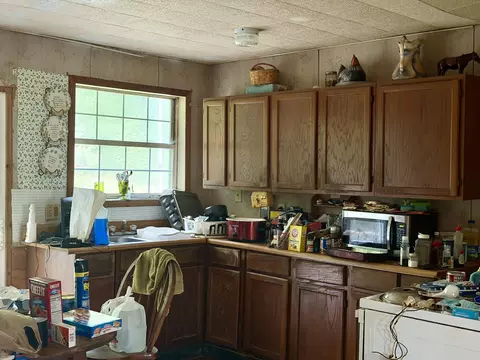Kitchen - 335 Smallwood Rd, Stanton, KY 40380 photo 1 of 2