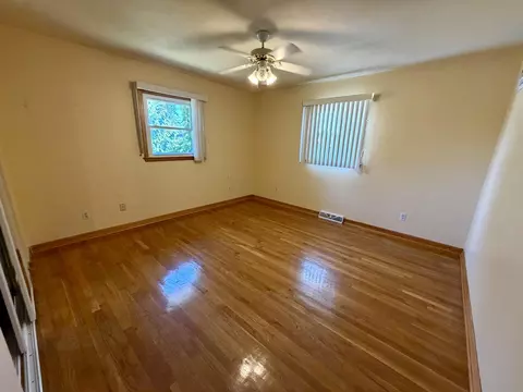 Bedroom - 214 Laurel Dr, Berea, KY 40403 photo 5 of 8