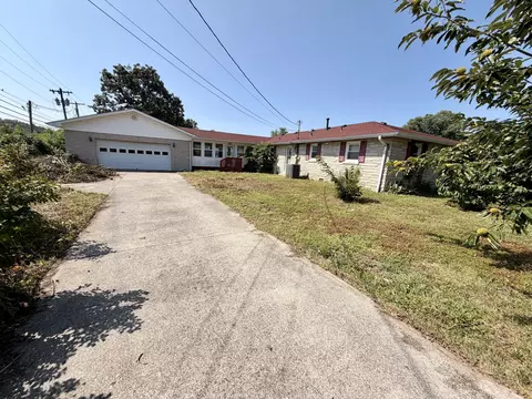 Exterior - 214 Laurel Dr, Berea, KY 40403 photo 2 of 7
