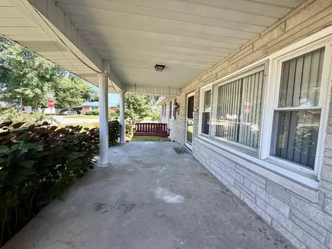 Exterior - 214 Laurel Dr, Berea, KY 40403 photo 4 of 7