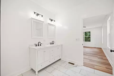 Entry Way - 2610 E Fork Rd, Means, KY 40346 photo 5 of 7