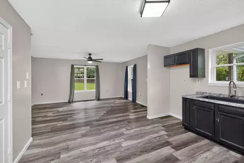 Living - 310 E 10th St, Millersburg, KY 40348 photo 4 of 5