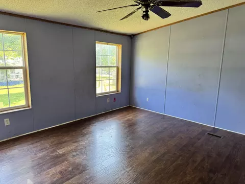 Living - 1302 Stoney Fork Rd, Corbin, KY 40701 photo 1 of 1