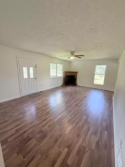 Living - 875 Copperas, Morehead, KY 40351 photo 3 of 6