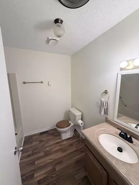 Bath - 875 Copperas, Morehead, KY 40351 photo 1 of 2