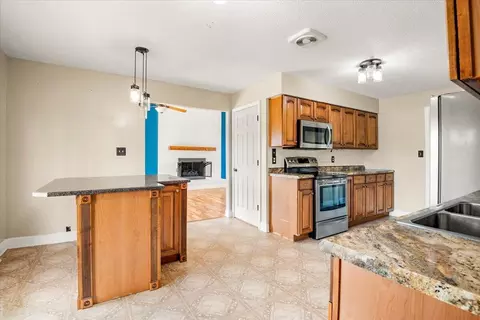 Kitchen - 32 Meadow Brook Dr, Corbin, KY 40701 photo 2 of 4