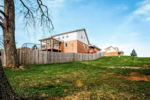 Exterior - 32 Meadow Brook Dr, Corbin, KY 40701 photo 8 of 9