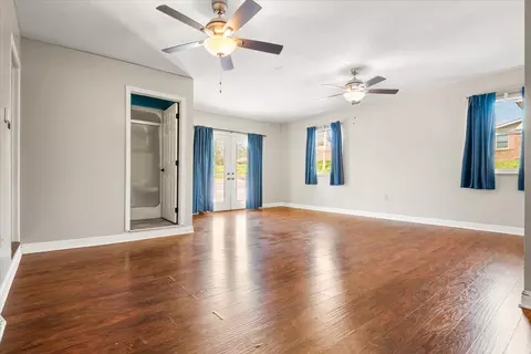 Living - 32 Meadow Brook Dr, Corbin, KY 40701 photo 5 of 9
