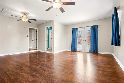 Living - 32 Meadow Brook Dr, Corbin, KY 40701 photo 6 of 9