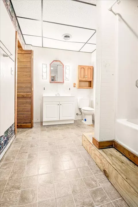 Bath - 32 Meadow Brook Dr, Corbin, KY 40701 photo 4 of 4