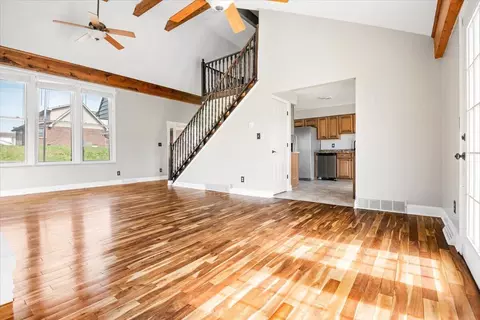 Living - 32 Meadow Brook Dr, Corbin, KY 40701 photo 3 of 9