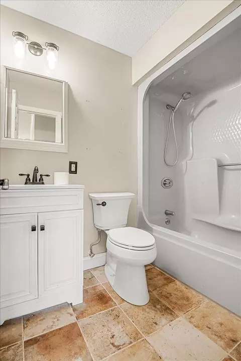 Bath - 32 Meadow Brook Dr, Corbin, KY 40701 photo 1 of 4
