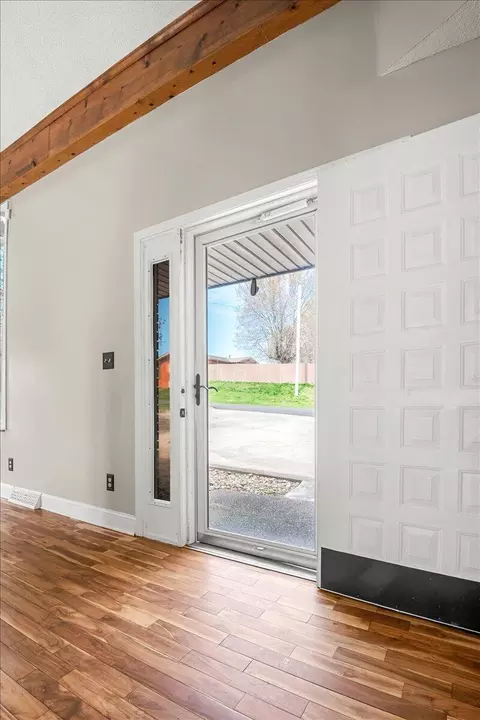 Entry Way - 32 Meadow Brook Dr, Corbin, KY 40701 photo 2 of 6