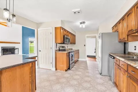 Entry Way - 32 Meadow Brook Dr, Corbin, KY 40701 photo 1 of 6