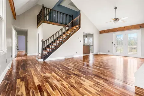 Living - 32 Meadow Brook Dr, Corbin, KY 40701 photo 2 of 9
