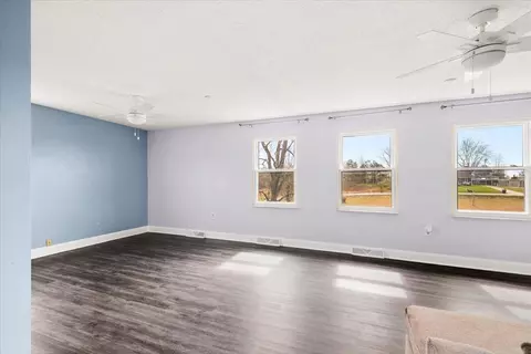 Living - 32 Meadow Brook Dr, Corbin, KY 40701 photo 7 of 9