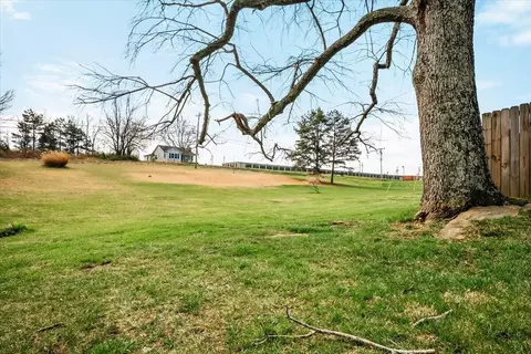 Exterior - 32 Meadow Brook Dr, Corbin, KY 40701 photo 6 of 9