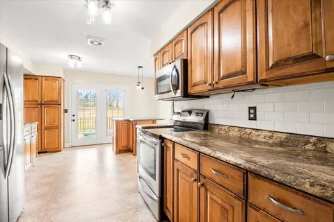 Kitchen - 32 Meadow Brook Dr, Corbin, KY 40701 photo 4 of 4