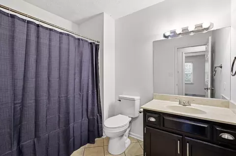 Bath - 421 Meadow Dr, Berea, KY 40403 photo 2 of 2