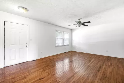 Living - 421 Meadow Dr, Berea, KY 40403 photo 1 of 3