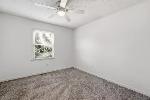 Bedroom - 421 Meadow Dr, Berea, KY 40403 photo 4 of 8