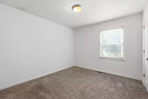 Bedroom - 421 Meadow Dr, Berea, KY 40403 photo 6 of 8