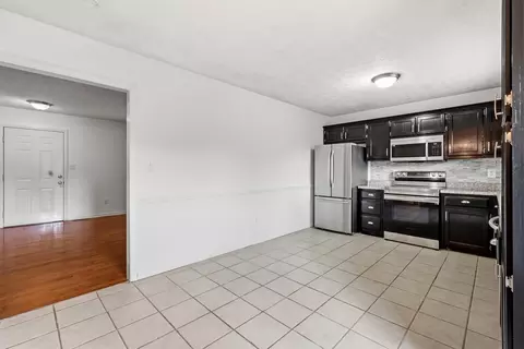 Kitchen - 421 Meadow Dr, Berea, KY 40403 photo 2 of 2