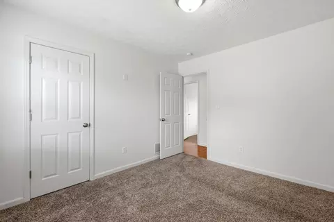 Bedroom - 421 Meadow Dr, Berea, KY 40403 photo 5 of 8