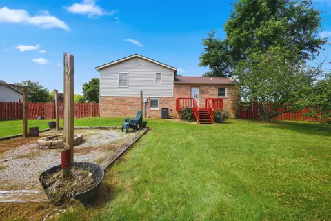 Exterior - 421 Meadow Dr, Berea, KY 40403 photo 8 of 11