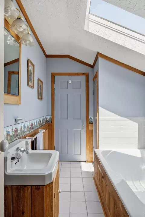 Bath - 411 E 2nd St, Perryville, KY 40468 photo 6 of 6