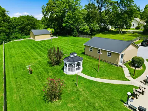 Exterior - 411 E 2nd St, Perryville, KY 40468 photo 2 of 9