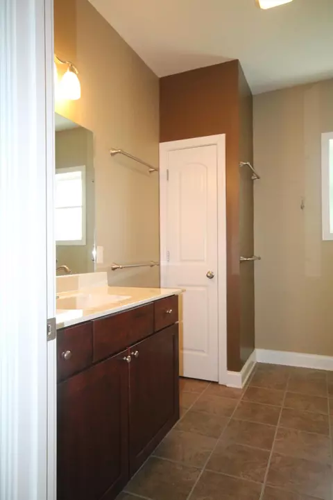 Bath - 2235 Mitchell Dr, Murray, KY 42071 photo 2 of 2