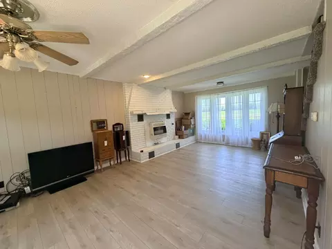 Living - 1307 Rob Mason Rd, Murray, KY 42071 photo 2 of 2