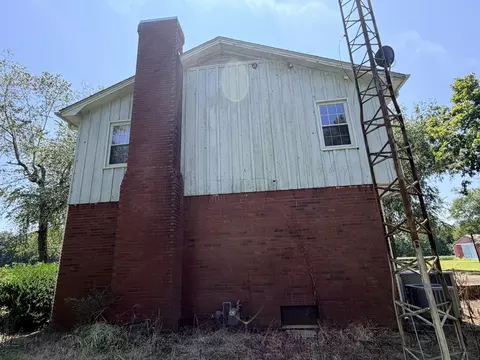Exterior - 1307 Rob Mason Rd, Murray, KY 42071 photo 4 of 9