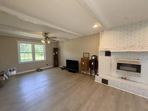 Living - 1307 Rob Mason Rd, Murray, KY 42071 photo 1 of 2