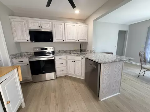 Kitchen - 1307 Rob Mason Rd, Murray, KY 42071 photo 2 of 3
