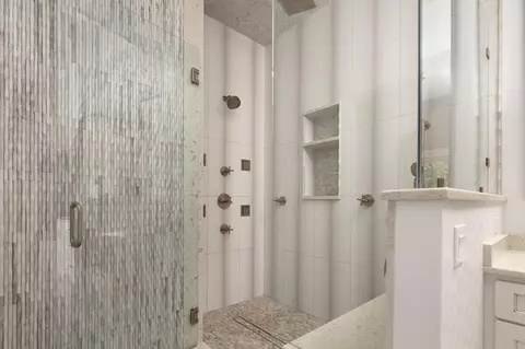Bath - 207 Eagle Dr, Nicholasville, KY 40356 photo 5 of 9