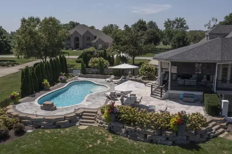 Exterior - 207 Eagle Dr, Nicholasville, KY 40356 photo 5 of 15