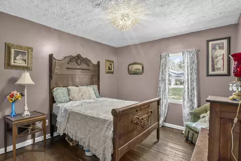 Bedroom - 391 Main St, Salvisa, KY 40372 photo 5 of 10