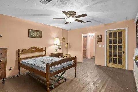 Bedroom - 391 Main St, Salvisa, KY 40372 photo 9 of 10