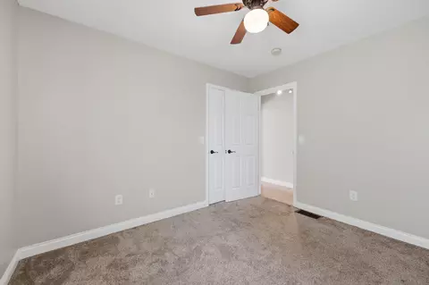 Bedroom - 204 Beechwood Dr, Berea, KY 40403 photo 6 of 9