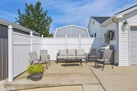 Exterior - 204 Beechwood Dr, Berea, KY 40403 photo 6 of 14